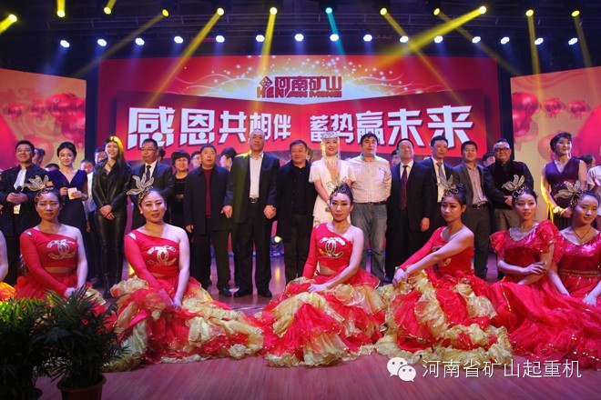 各位領(lǐng)導(dǎo)、嘉賓及公司領(lǐng)導(dǎo)與演員合影留念.jpg